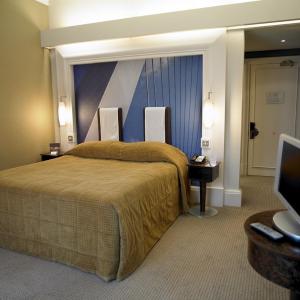 The Bedrooms at The Midland - QHotels