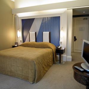 The Bedrooms at The Midland - QHotels