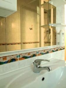 The Bedrooms at Comfort Inn Buckingham Palace Rd. Victoria