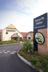 The Bedrooms at Premier Inn Eastbourne (Polegate)