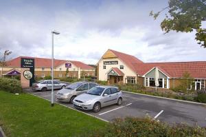 The Bedrooms at Premier Inn Eastbourne (Polegate)