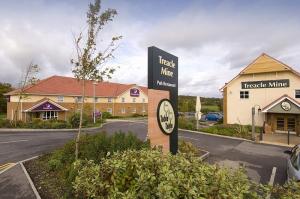 The Bedrooms at Premier Inn Eastbourne (Polegate)