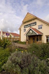 The Bedrooms at Premier Inn Eastbourne (Polegate)