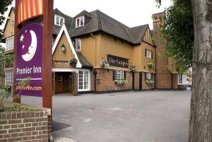 The Bedrooms at Premier Inn Hayes (Heathrow)