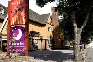 The Bedrooms at Premier Inn Hayes (Heathrow)