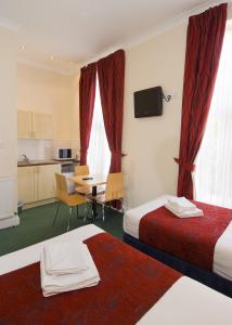 The Bedrooms at Comfort Inn And Suites Kings Cross St. Pancras