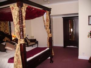 The Bedrooms at Windmill Hotel