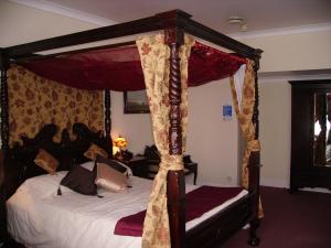 The Bedrooms at Windmill Hotel