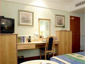 The Bedrooms at Holiday Inn Oxford Circus