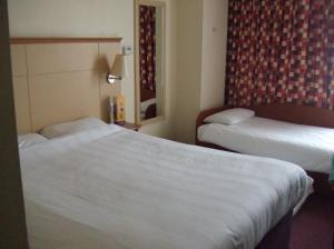 The Bedrooms at Premier Inn London Kensington (Earl