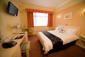 The Bedrooms at Best Western Cresta Court Hotel Manchester