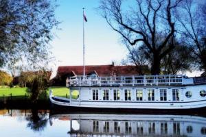 The Bedrooms at Oxford Thames Four Pillars Hotel