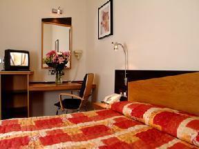 The Bedrooms at Comfort Inn Buckingham Palace Rd. Victoria