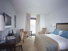 The Bedrooms at The Nottingham Belfry - QHotels