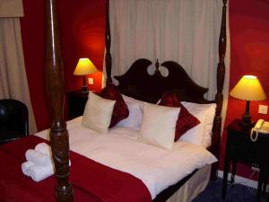 The Bedrooms at Annandale Arms Hotel