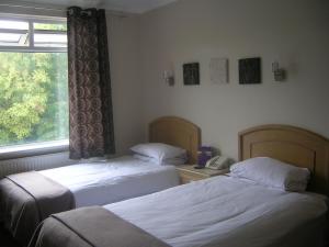 The Bedrooms at The County Hotel Woodford - Greater London