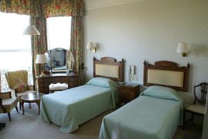 The Bedrooms at Best Western Lansdowne Hotel