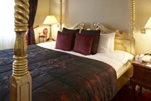 The Bedrooms at Best Western Premier Queen Hotel