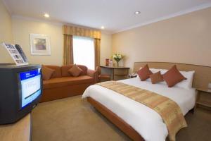The Bedrooms at Ramada Tamworth Hotel