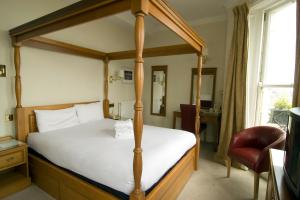 The Bedrooms at Kings Hotel
