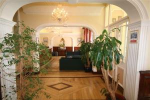 The Bedrooms at London Guards Hotel