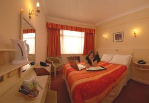 The Bedrooms at Best Western Cresta Court Hotel Manchester