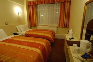 The Bedrooms at Best Western Cresta Court Hotel Manchester