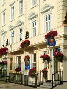 The Bedrooms at Comfort Inn Buckingham Palace Rd. Victoria