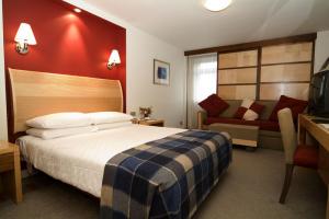 The Bedrooms at The Bell Hotel Epping - London