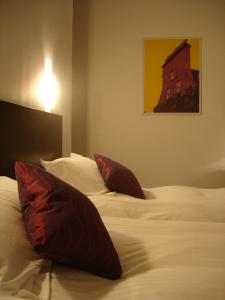 The Bedrooms at Mercure Point Hotel