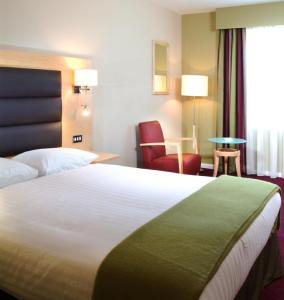 The Bedrooms at Holiday Inn London Brentford Lock