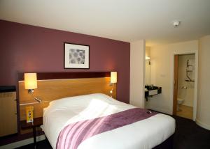 The Bedrooms at Premier Inn Castleford M62 (Jct 32)