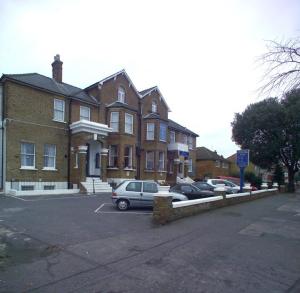 Channins Hounslow Hotel