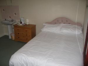 The Bedrooms at Holland Arms Hotel