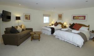 The Bedrooms at The Bird In Hand Inn, Witney