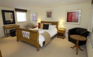 The Bedrooms at The Bird In Hand Inn, Witney