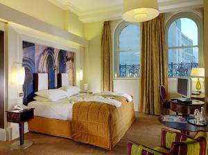 The Bedrooms at The Midland - QHotels