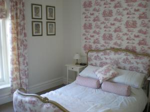 The Bedrooms at The Windsor Carlton - Guest Accommodation